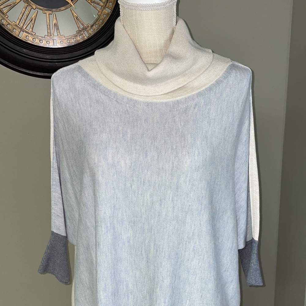 White House Black Market S. short sleeve sweater